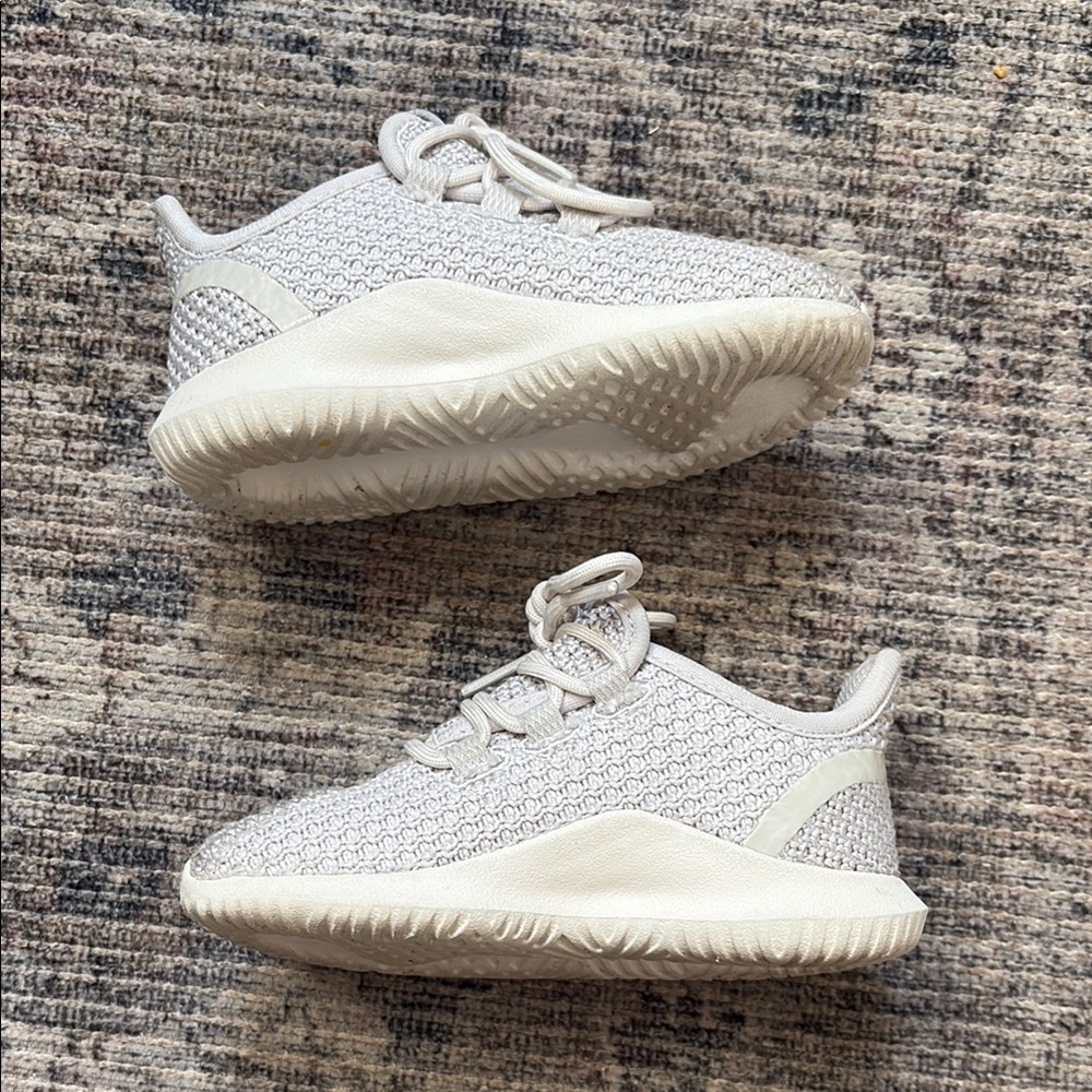 Adidas Kids Gray/Cream Sneakers Size 6K